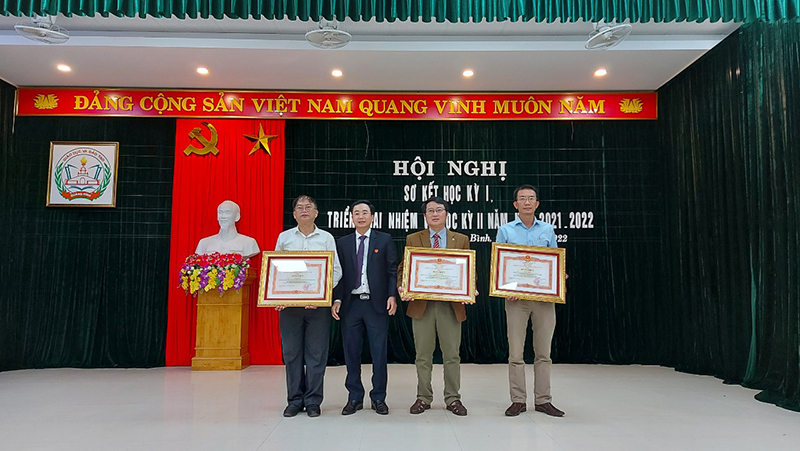 Các tập thể, cá nhân được Thủ tướng Chính phủ tặng Bằng khen