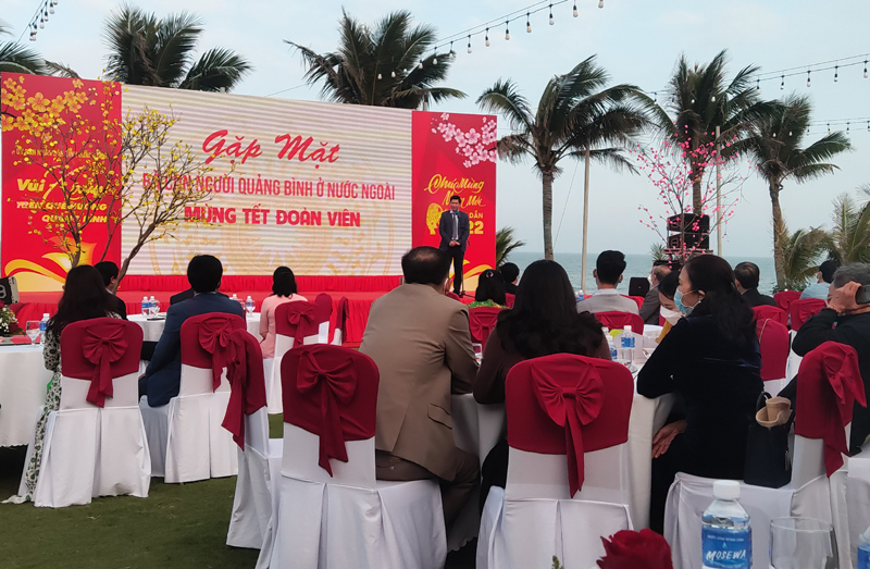 Các kiều bào tham dự buổi gặp mặt.