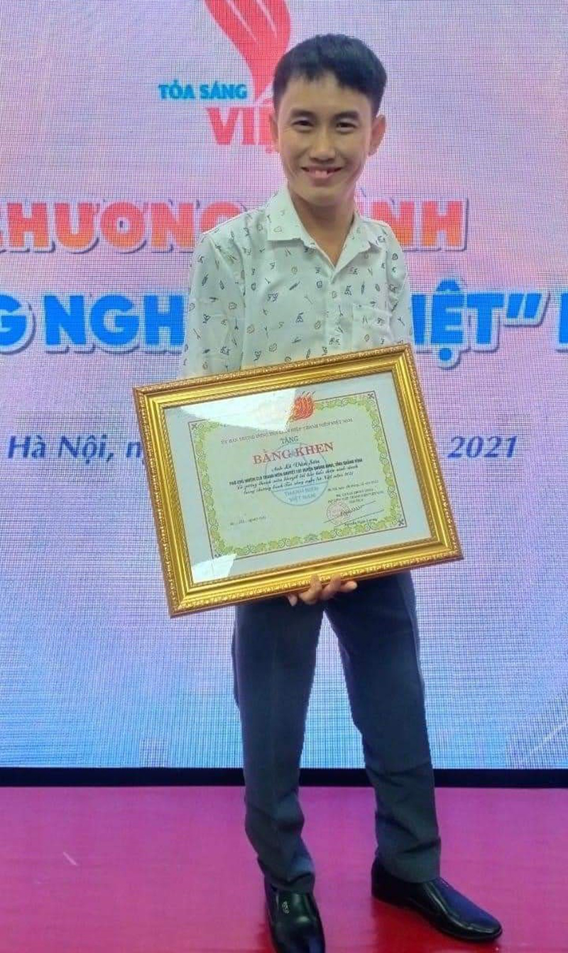 Lê Văn Sơn vui mừng khi được vinh danh tại 