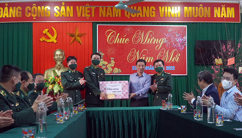 Lãnh đạo Sở Nông nghiệp - PTNT chúc tết CBCS Đồn BP Nhật Lệ