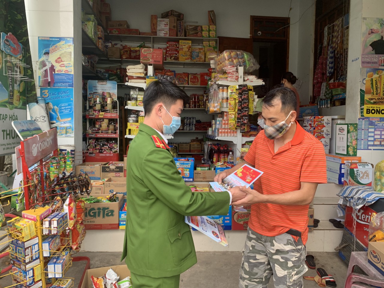 Lực lượng công an đẩy mạnh công tác tuyên truyền, vận động người dân không vi phạm pháp luật về pháo.