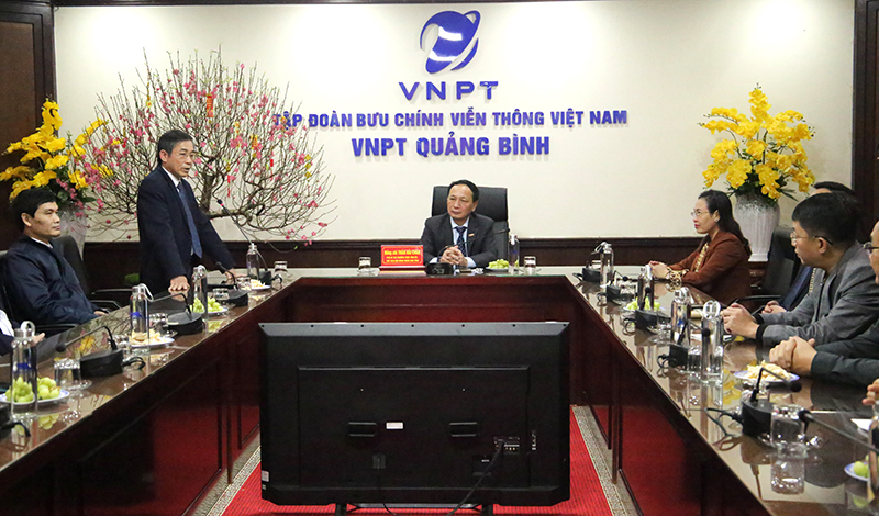 Lãnh đạo Viễn Thông Quảng Bình báo cáo kết quả hoạt động nỗi bật năm 2022.