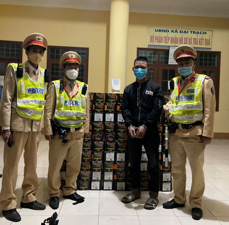 Các lực lượng Công an phát hiện, bắt giữ đối tượng vận chuyển pháo trái phép qua địa bàn trước dịp Tết Nguyên đán.