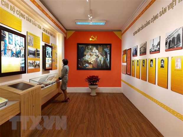 Không gian phòng trưng bày tại di tích nhà 5D Hàm Long, quận Hoàn Kiếm, Hà Nội - nơi đồng chí Nguyễn Phong Sắc tham gia thành lập Chi bộ Cộng sản đầu tiên, tháng 3/1929. (Ảnh: Đinh Thuận/TTXVN)