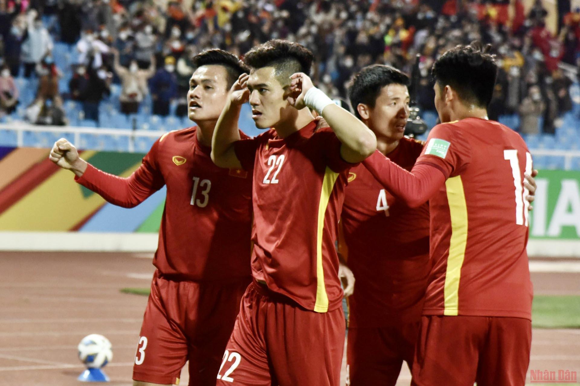 Tiến Linh nhân đôi cách biệt tỷ số 2-0. (Ảnh: TRẦN HẢI) 