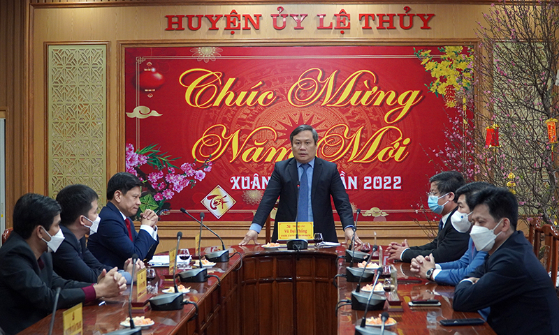 Toàn cảnh buổi làm việc của Đồng chí Bí thư Tỉnh ủy Vũ Đại Thắng với Ban Thường vụ Huyện ủy Lệ Thủy