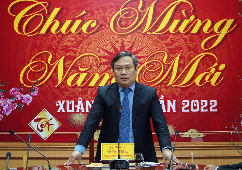 Đồng chí Bí thư Tỉnh ủy Vũ Đại Thắng: Lệ Thủy tiếp tục xác định nông nghiệp là “bệ đỡ” để giữ vững sự ổn định, song đồng thời phải đầu tư, phát triển mạnh công nghiệp, đô thị để làm giàu.   