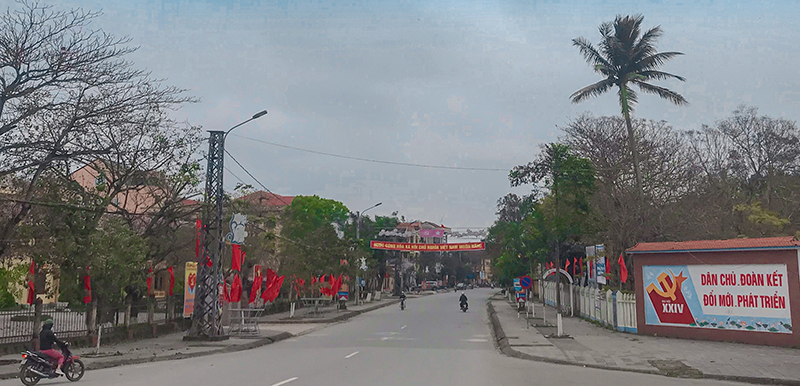 Không khí vui Xuân, đón Tết tràn ngập trên các tuyến đường ở Lệ Thủy.
