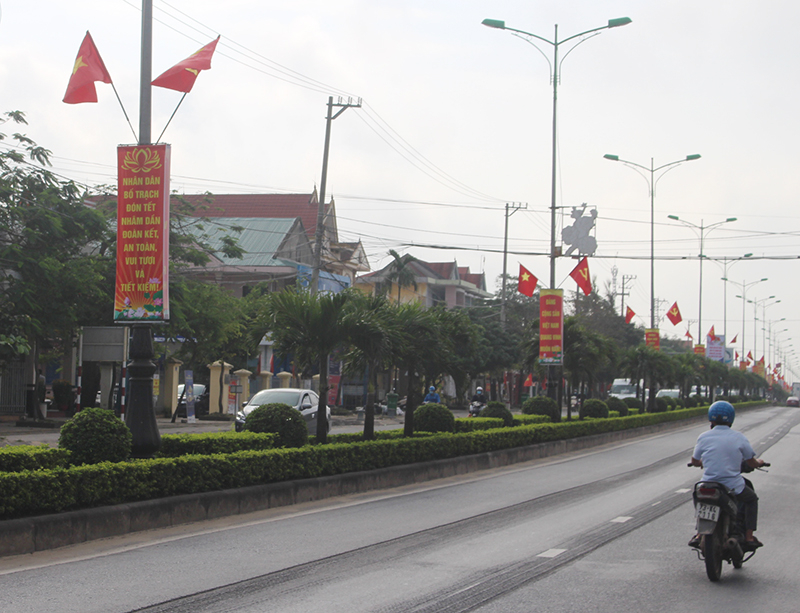 Không khí vui Xuân, đón Tết tràn ngập trên các tuyến đường huyện Bố Trạch.