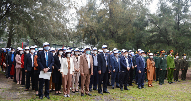 Các đại biểu tham gia lễ phát động “Tết trồng cây đời đời nhớ ơn Bác Hồ”.
