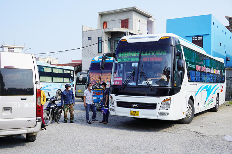Các nhà xe cũng đổi mới phương thức phục vụ, tạo thuận lợi cho hành khách.