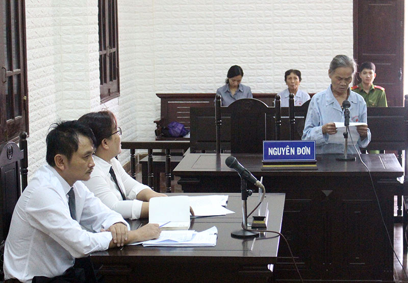 Đội ngũ luật sư tham gia ngày càng hiệu quả vào các phiên tòa theo tinh thần cải cách tư pháp. (Ảnh chụp trước thời điểm dịch Covid-19 bùng phát)