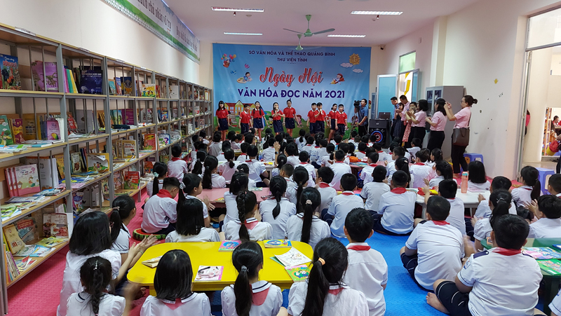 Với việc tổ chức các hoạt động phong phú, đa dạng, Thư viện tỉnh thu hút nhiều học sinh tham gia đọc sách.