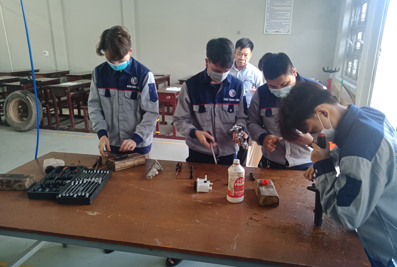 Tay nghề vững, chuẩn kỹ năng, học viên sau khi ra trường có thể lựa chọn nơi làm việc, mức thu nhập tương ứng với trình độ, tay nghề.