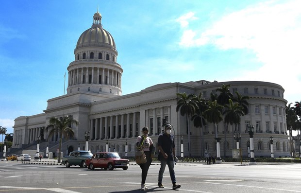 Người dân trên đường phố ở La Habana, Cuba. (Nguồn: AFP/TTXVN)