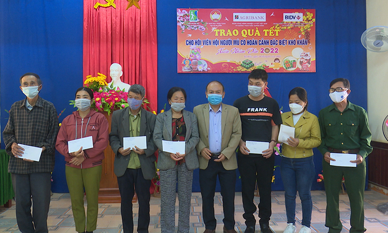  Trao quà cho hội viên Hội Người mù TX. Ba Đồn nhân dịp Tết Nguyên đán Nhâm Dần 2022.