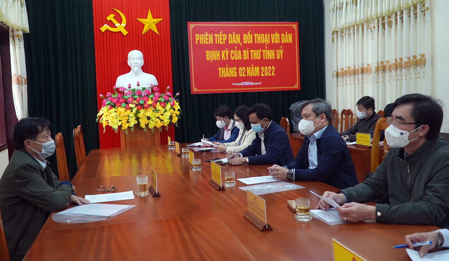 Đồng chí Bí thư Tỉnh ủy Vũ Đại Thắng tiếp nhận ý kiến đề nghị của công dân Lê Hải Đông