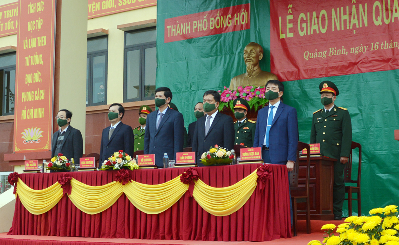 Các đồng chí đại biểu tại lễ giao nhận quân.