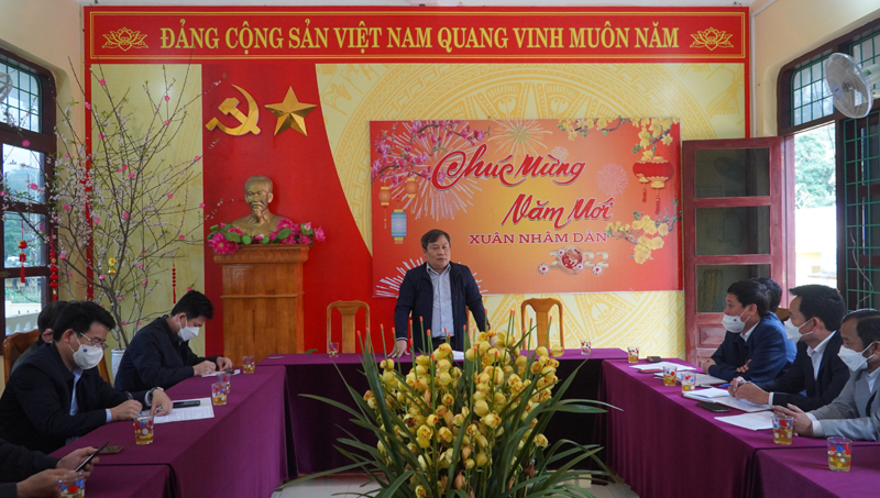 Đồng chí Bí thư Tỉnh ủy Vũ Đại Thắng phát biểu tại buổi làm việc với xã Thượng Trạch (Bố Trạch)