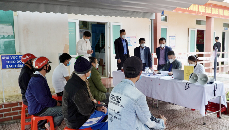 Lãnh đạo CDC Quảng Bình kiểm tra, giám sát Chiến dịch tiêm chủng mùa xuân tại huyện Quảng Trạch.