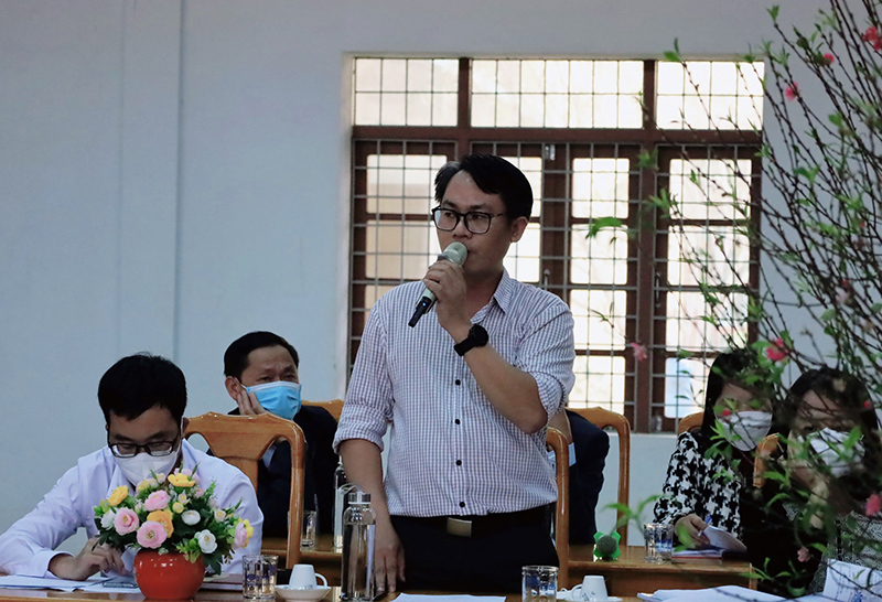Đại diện các đơn vị kinh doanh du lịch góp ý tại buổi làm việc.