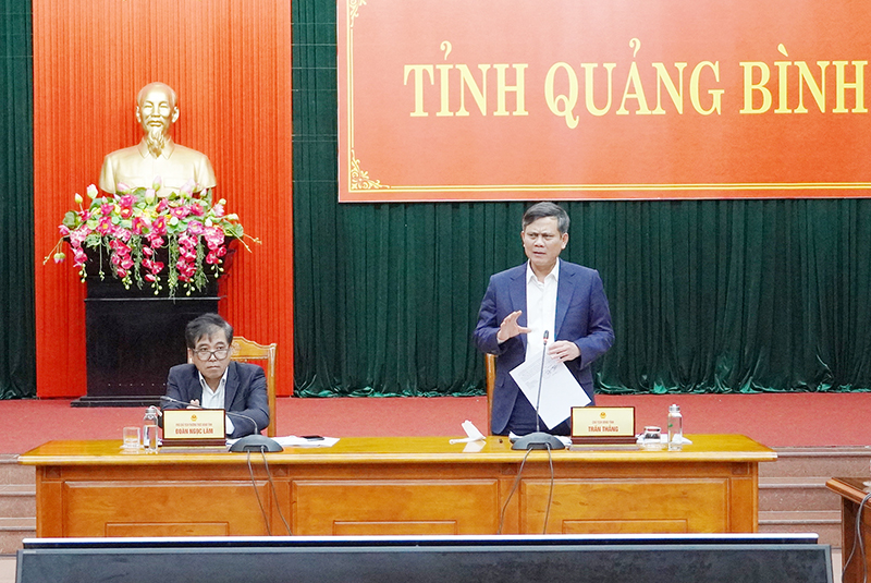 Đồng chí Chủ tịch UBND tỉnh Trần Thắng phát biểu chỉ đạo tại cuộc họp.