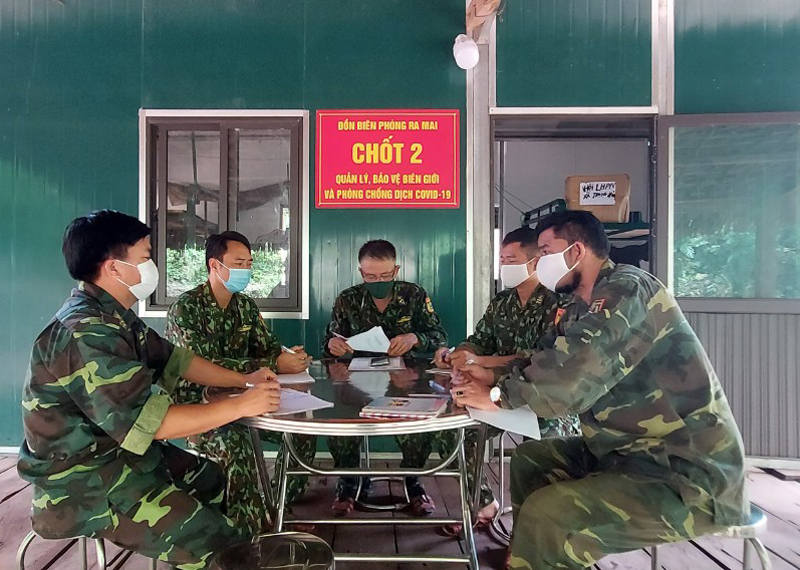 Các đơn vị BĐBP chú trọng giáo dục chính trị tại các chốt quản lý, bảo vệ biên giới và phòng, chống dịch Covid-19.