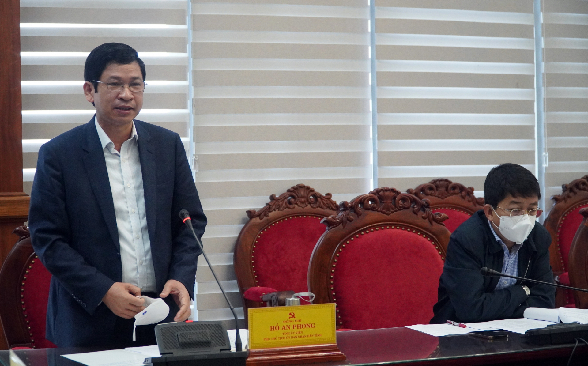 Đồng chí Phó Chủ tịch UBND tỉnh, Trưởng ban chỉ đạo các ngày lễ lớn tỉnh tham gia thảo luận