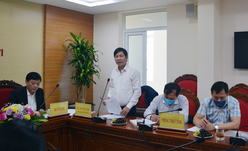 Đại diện lãnh đạo Sở Nội vụ phát biểu tại hội nghị.