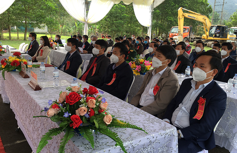 Các đại biểu tham dự tại buổi lễ.