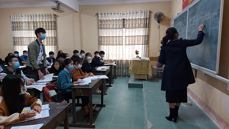 HS luôn ý thức việc giữ ấm trong những ngày trời rét