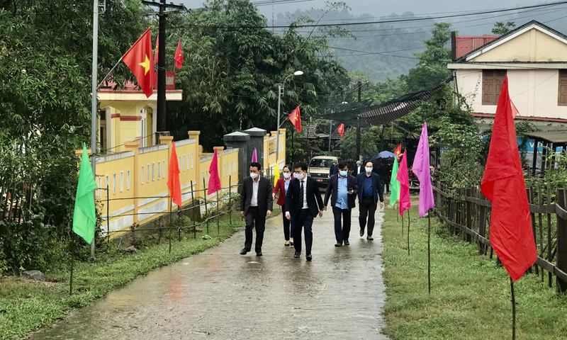 Đại diện lãnh đạo Ủy ban MTTQVN tỉnh trực tiếp về cơ sở để nắm bắt tình hình, tâm tư, nguyện vọng của nhân dân.  