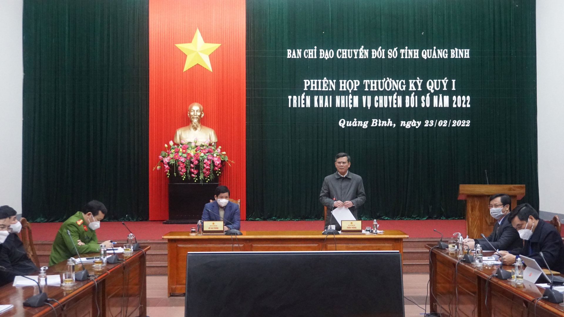 Đồng chí Chủ tịch UBND tỉnh Trần Thắng phát biểu kết luận tại cuộc họp.