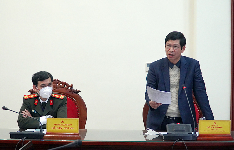 Đồng chí Phó Chủ tịch UBND tỉnh Hồ An Phong phát biểu tại buổi làm việc.