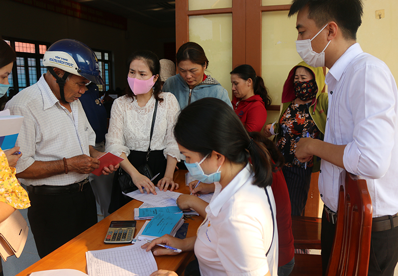 Hội LHPN huyện Bố Trạch phối hợp với BHXH huyện tăng cường tuyên truyền chính sách BHXH cho hội viên.