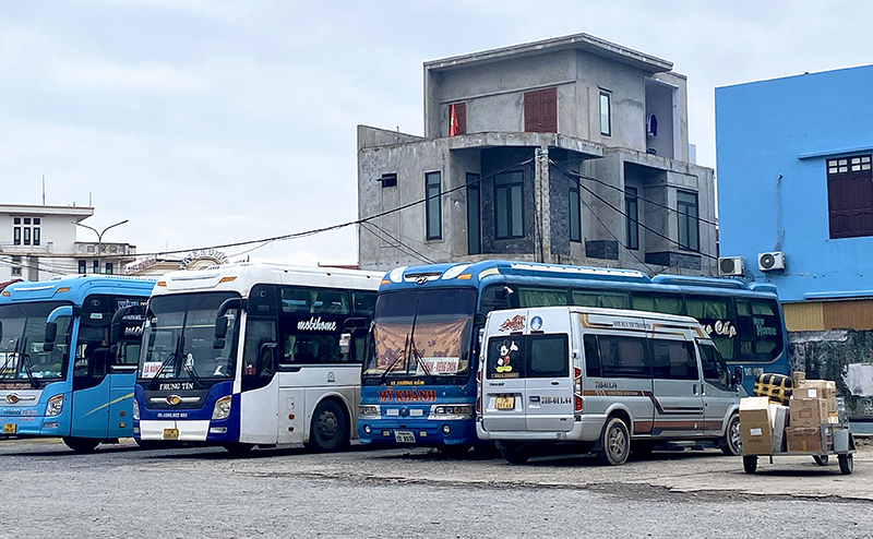 Doanh nghiệp kinh doanh vận tải hành khách đang gặp nhiều khó khăn khi xăng dầu tăng giá.