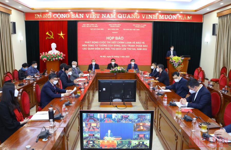  Quang cảnh lễ phát động cuộc thi viết chính luận về bảo vệ nền tảng tư tưởng của Đảng.