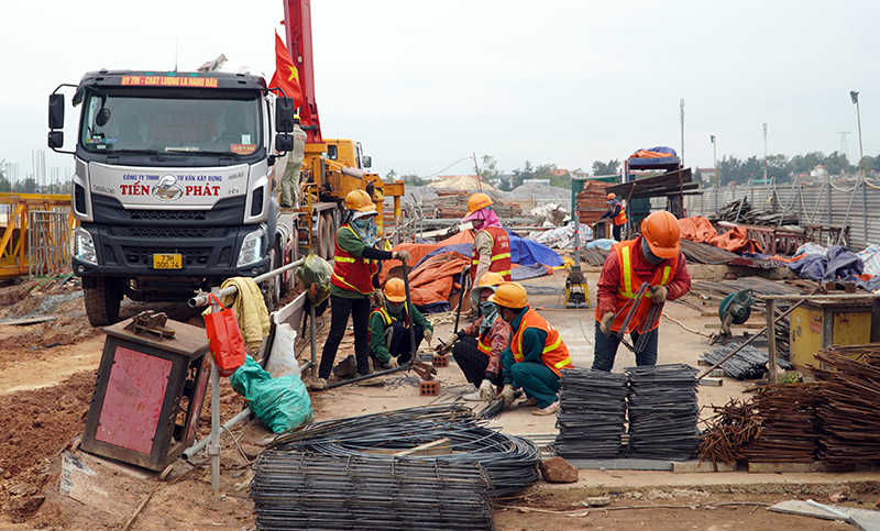 Tỉnh sẽ tạo điều kiện thuận lợi để các nhà đầu tư đẩy nhanh tiến độ các dự án trọng điểm trên địa bàn