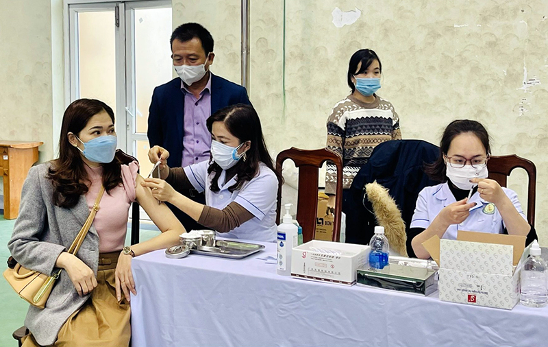  Nhanh chóng tiêm “phủ” vắc xin nhằm sớm tạo miễn dịch cộng đồng