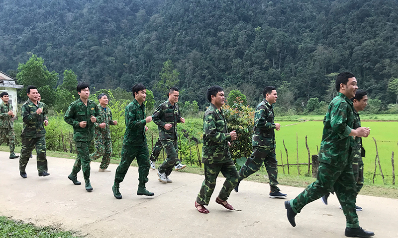 Cán bộ, chiến sỹ Đồn Biên phòng Cà Xèng chạy hưởng ứng  