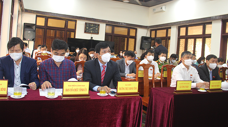 Các đại biểu tham dự kỳ họp.
