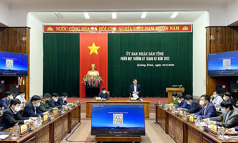 Đồng chí Chủ tịch UBND tỉnh Trần Thắng phát biểu kết luận phiên họp.