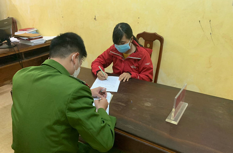 Lê Thị Hà Giang tại cơ quan công an.