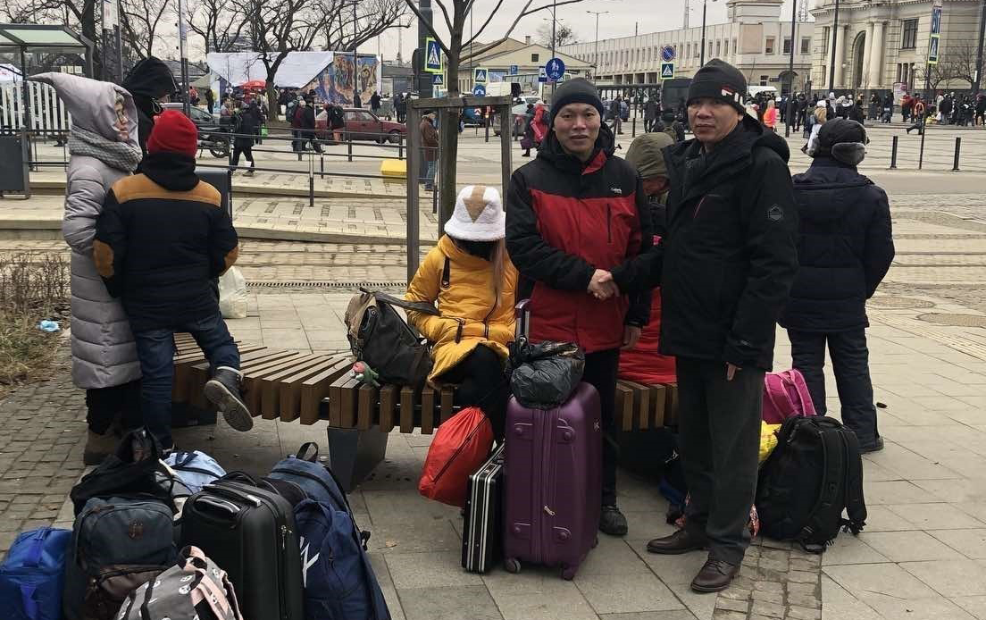 Tổ Công tác bảo hộ công dân của Bộ Ngoại giao đã phối hợp với các cơ quan đại diện Việt Nam tại Ukraine và các nước lân cận tích cực triển khai các hoạt động hỗ trợ sơ tán người Việt Nam tại Ukraine ra khỏi các vùng chiến sự. Ảnh: TTXVN phát