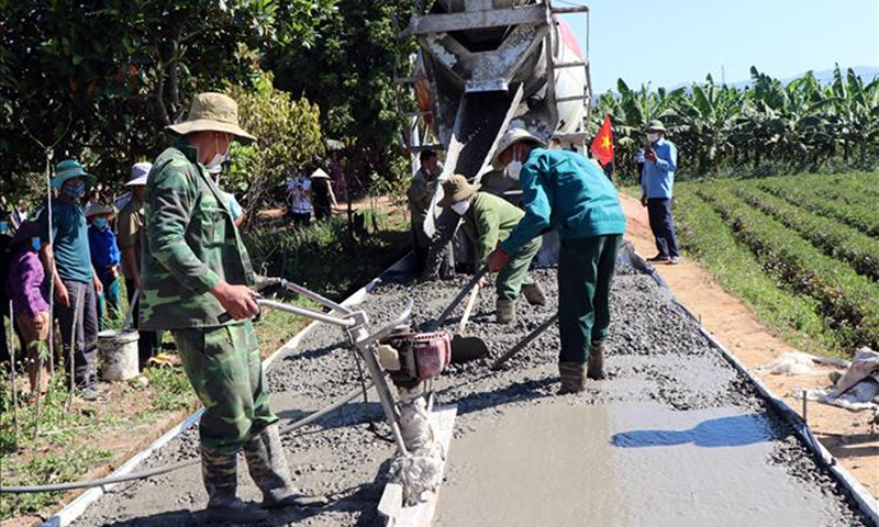 Ra quân xây dựng nông thôn mới tại thôn 5 thị trấn Đăk Hà, huyện Đăk Hà, tỉnh Kon Tum. Ảnh minh họa: Cao Nguyên/TTXVN