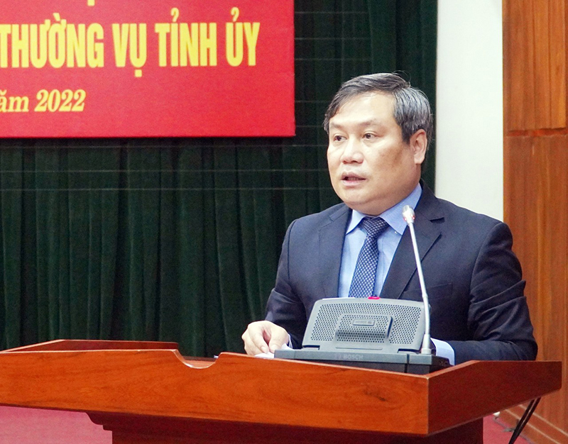 Đồng chí Bí thư Tỉnh ủy Vũ Đại Thắng phát biểu giao nhiệm vụ cho các cán bộ tham gia ký cam kết.
