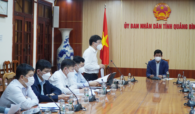 Lãnh đạo Sở Y tế trao đổi về công tác triển khai tiêm vắc-xin phòng Covid-19 trên địa bàn tỉnh.