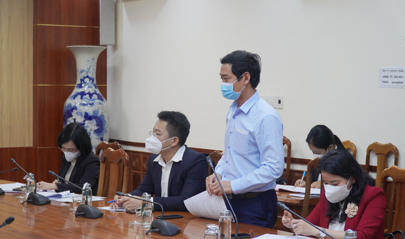 Đại diện lãnh đạo TX. Ba Đồn trao đổi về kế hoạch triển khai Chiến dịch tiêm chủng vắc-xin trên địa bàn thị xã.