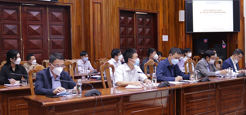 Các đại biểu tham dự cuộc họp.