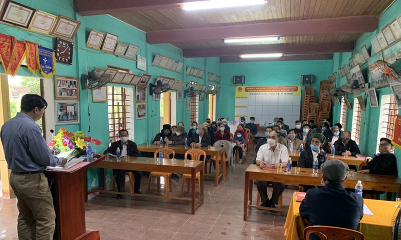 Một buổi sinh hoạt của Chi bộ tổ dân phố Liên Cơ, thị trấn Nông trường Lệ Ninh.